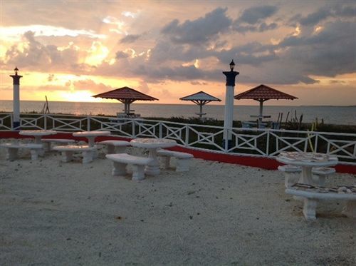 Idlers' Rest Beach Hotel Black River Exteriér fotografie