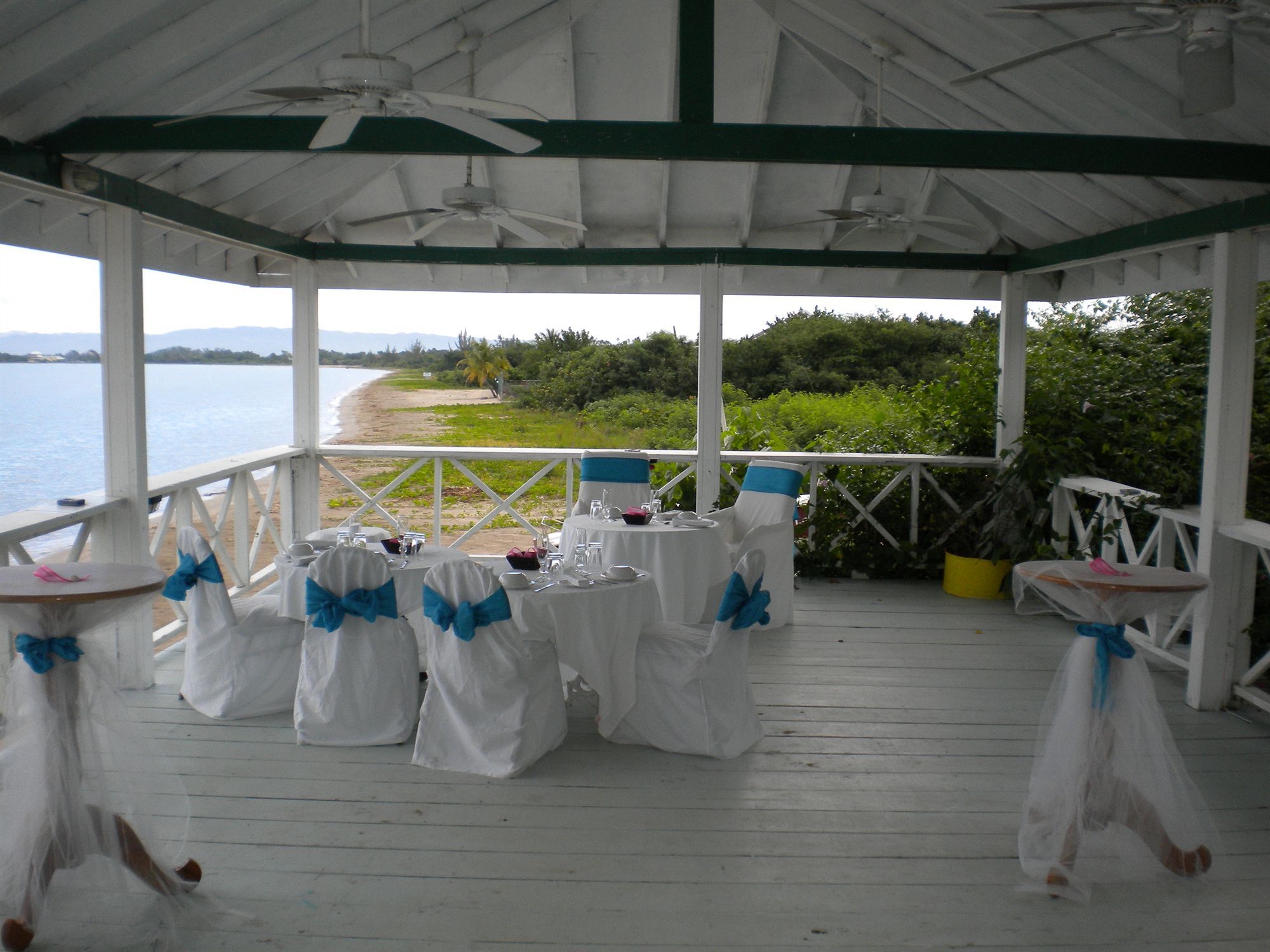 Idlers' Rest Beach Hotel Black River Exteriér fotografie
